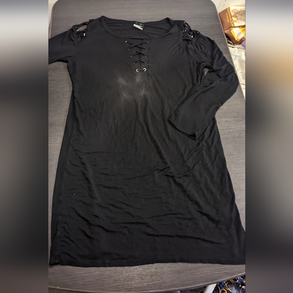 Short black dress, large